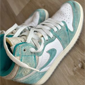 Men’s dunks. Women’s size 7